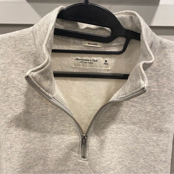 Abercrombie & Fitch Quarter Zip - Picture 5 of 6